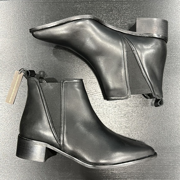 Fabianelli Chelsea Pointy Toe Black Leather Bootie - 8 - Picture 1 of 8